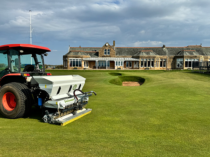 The new VGR TopChanger in work at Royal Troon